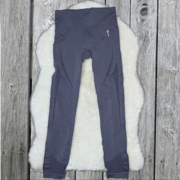 NOT 4 SALE POSH WONT LET ME DELETE LISTING - Picture 1 of 6